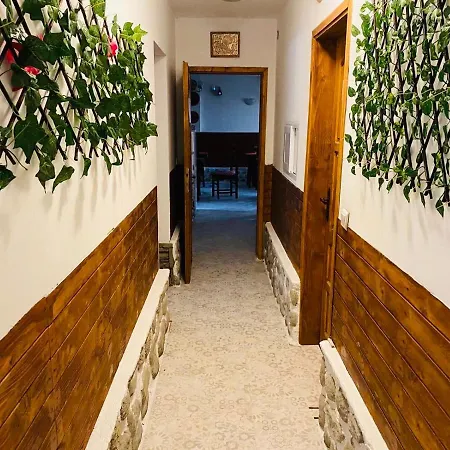 Family Carpe Diem فندق بانيا